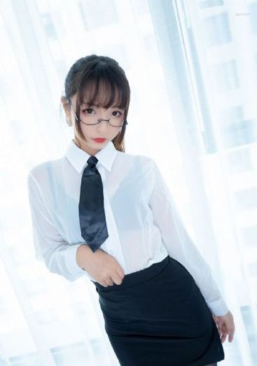 欧美妇女与狗_JVID性感写真