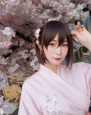 国产美女自在线拍_720高清视频播放