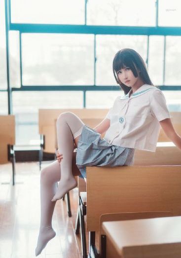 欧美超模美女图片大全_十万网红美女美酱